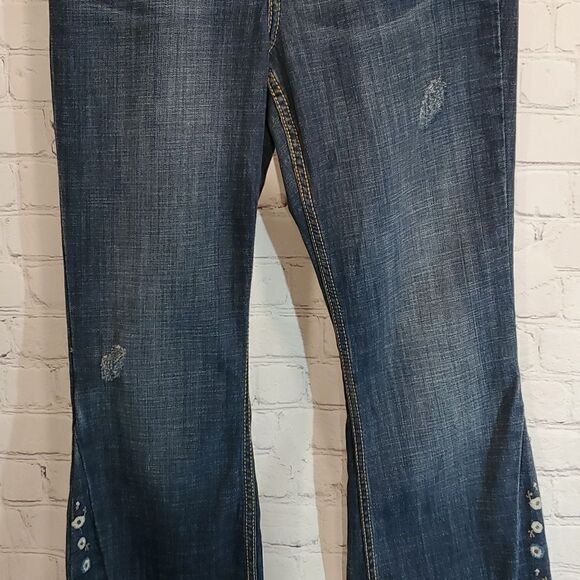 Wrangler embroidered flare leg jeans size 3 - Picture 3 of 13